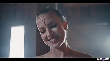 Intr-o cabana parasita e supt si futut de trei femei