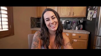 Maseuza la domiciliu ii face oral cu finalizare in gura