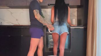 Sex in bucatarie cu SoAndreyy xxx