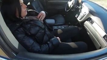 Milfycalla ia la muie in padure xxx