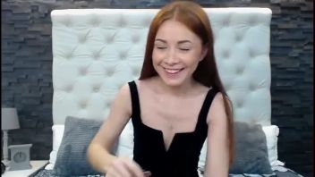 Romanca care isi baga in cur un dildo gros xxx