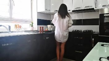 Hotxtina sex in bucatarie pe masa xxx