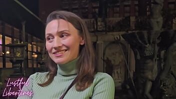 Milfa maritata si cu floci la pizda face sex pentru bani