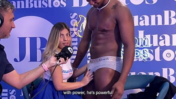 La interviu blonda suge pula si face sex cu negru