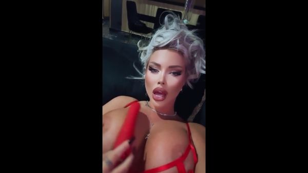 Loredana Chivu cu dildo rosu xxx