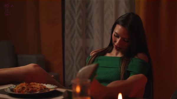 Laura Quest sex romantic la lumina lumanarilor