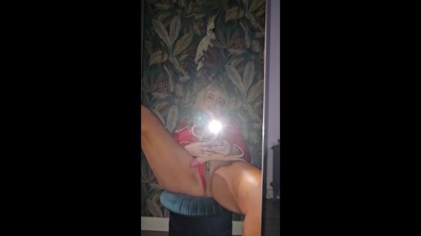 Sexyodette se masturbeaza cu jucarii xxx